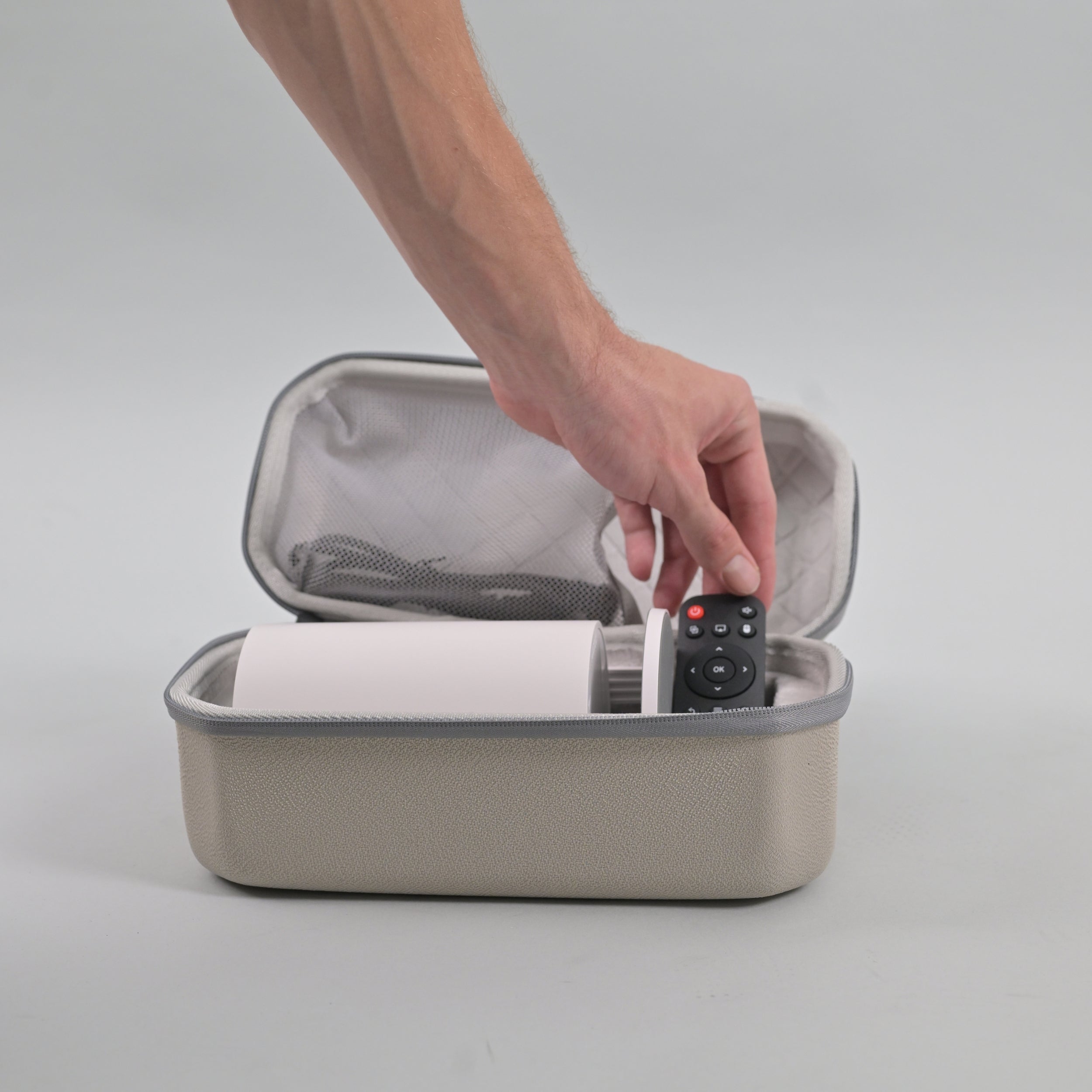 תיק אוקספורד מרופד קשיח למקרן